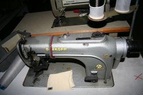 Tony Thoyer machine à coudre